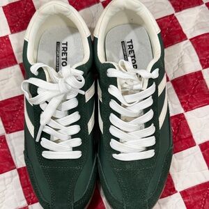 Tretorn Women's Green and White Sneakers